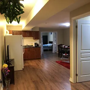 Spacious 2 Bedroom Guest Toronto