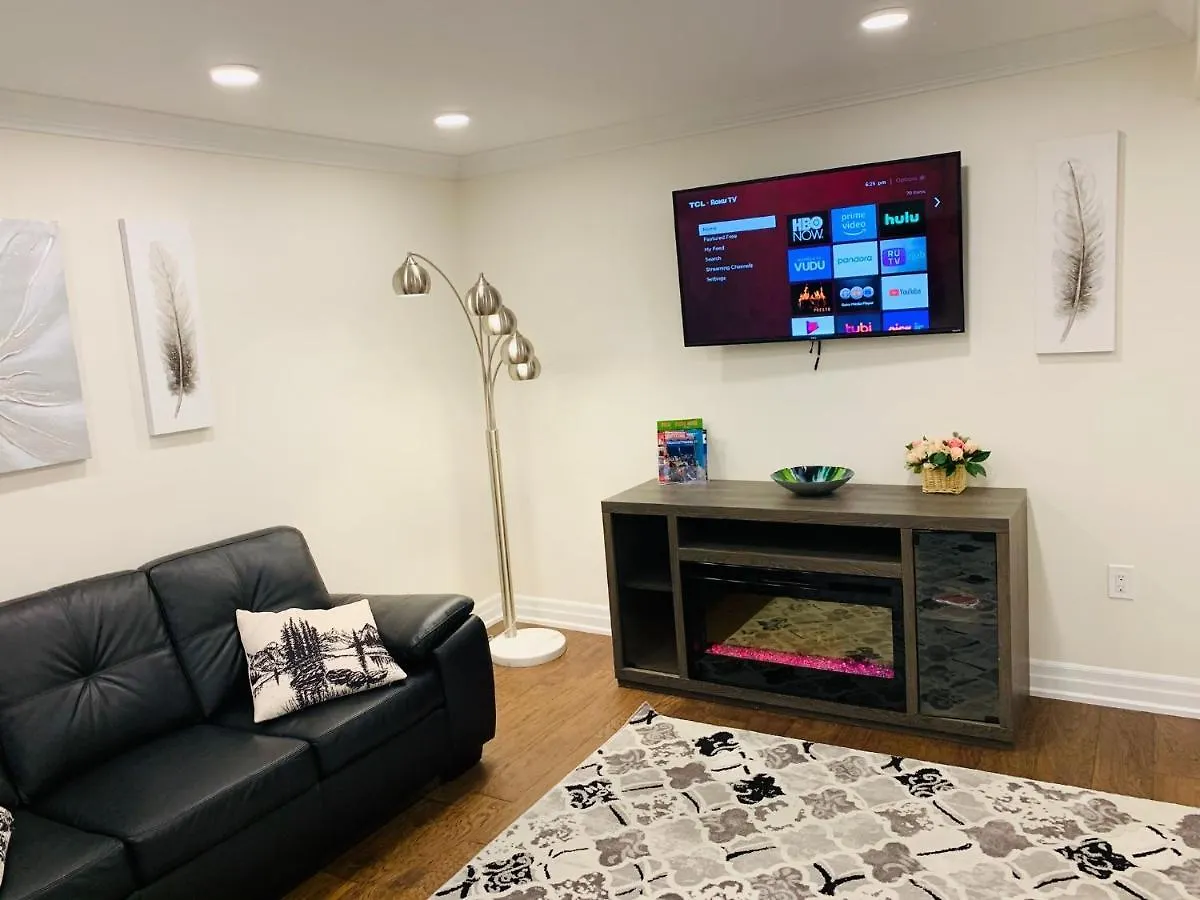 Apartment Luxury 2 Bedroom High Park Residence, Roncesvalles Village Toronto Canada