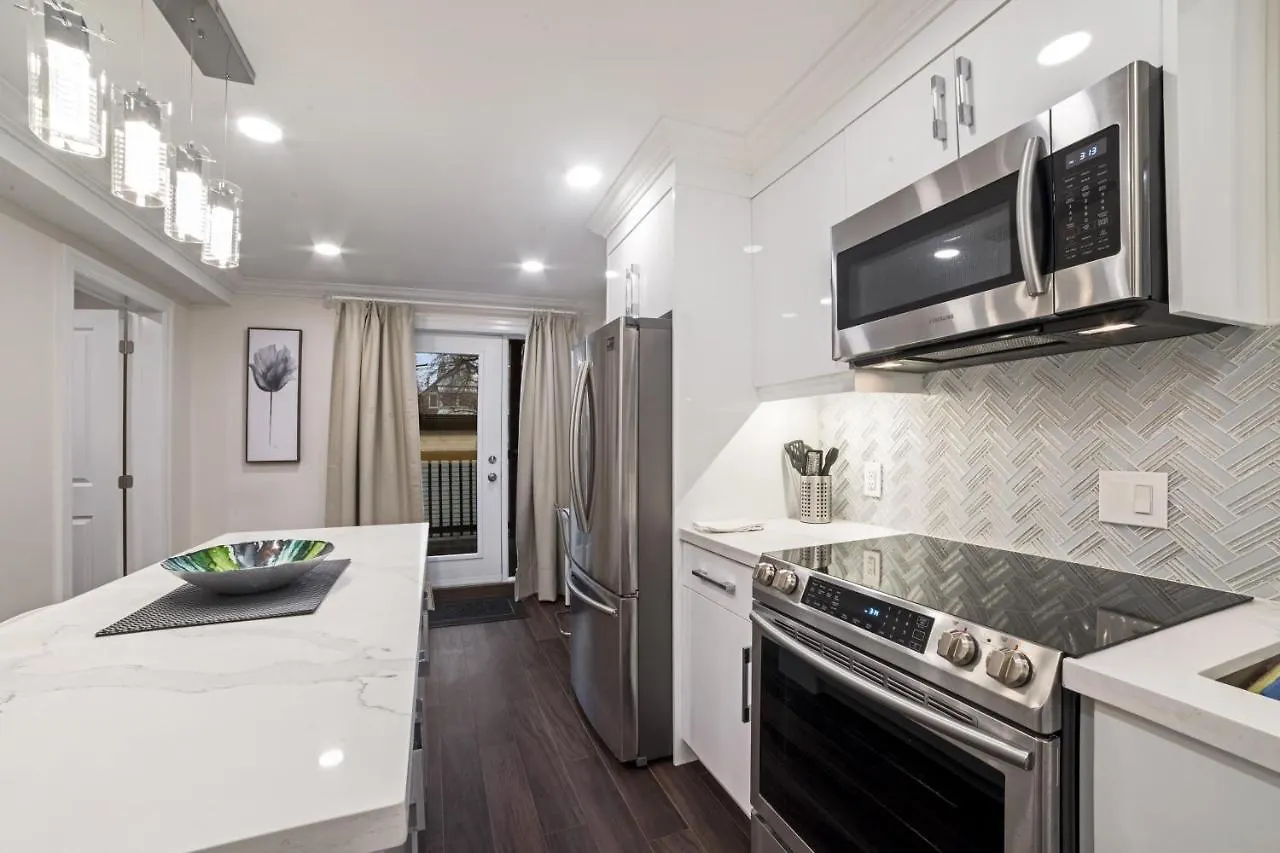 Luxury 2 Bedroom High Park Residence, Roncesvalles Village Toronto Canada
