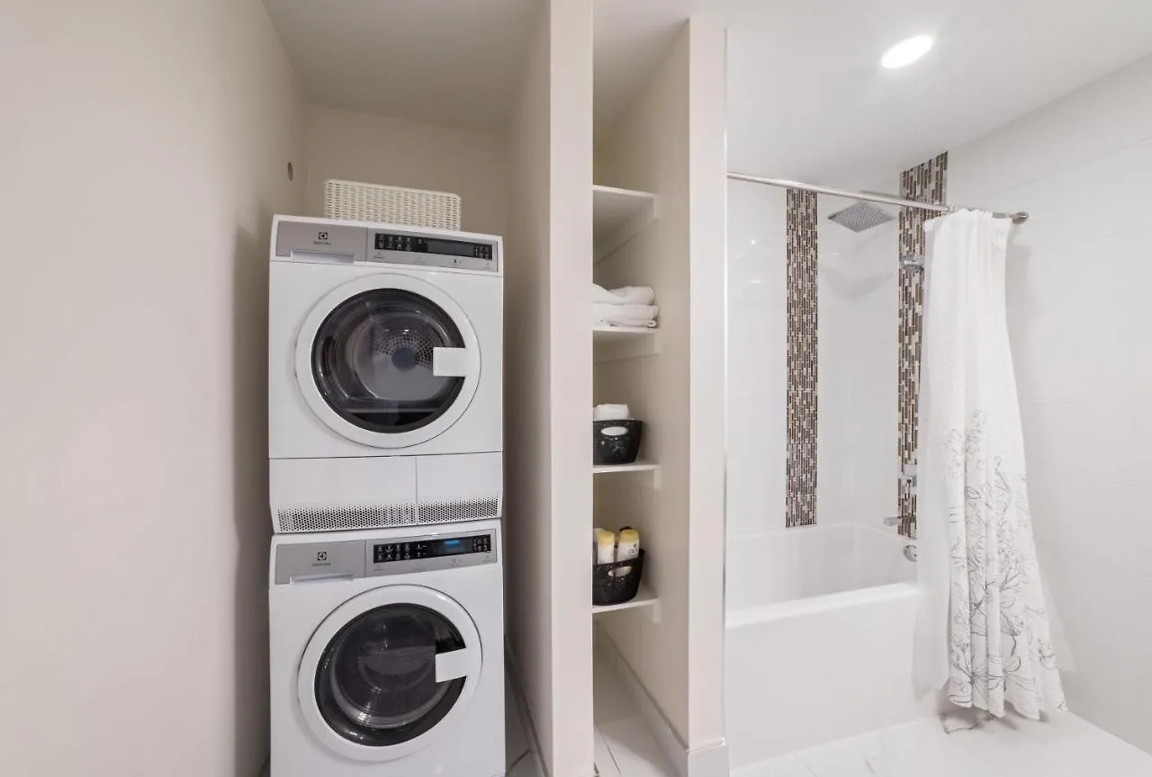 Luxury 2 Bedroom High Park Residence, Roncesvalles Village Toronto