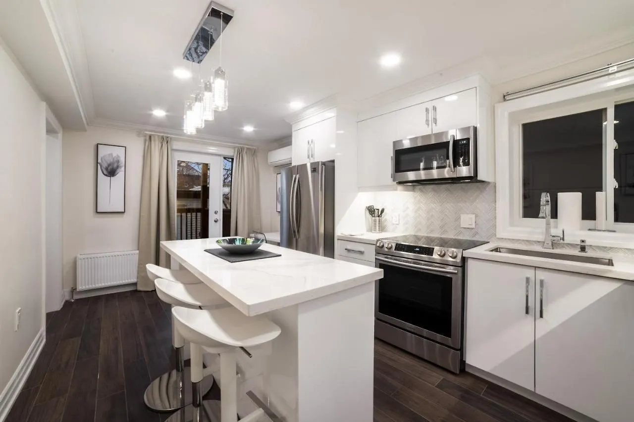 Luxury 2 Bedroom High Park Residence, Roncesvalles Village Toronto Canada