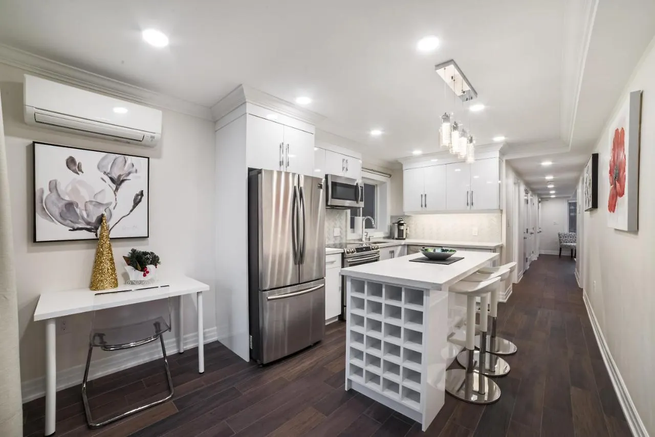 Luxury 2 Bedroom High Park Residence, Roncesvalles Village Toronto