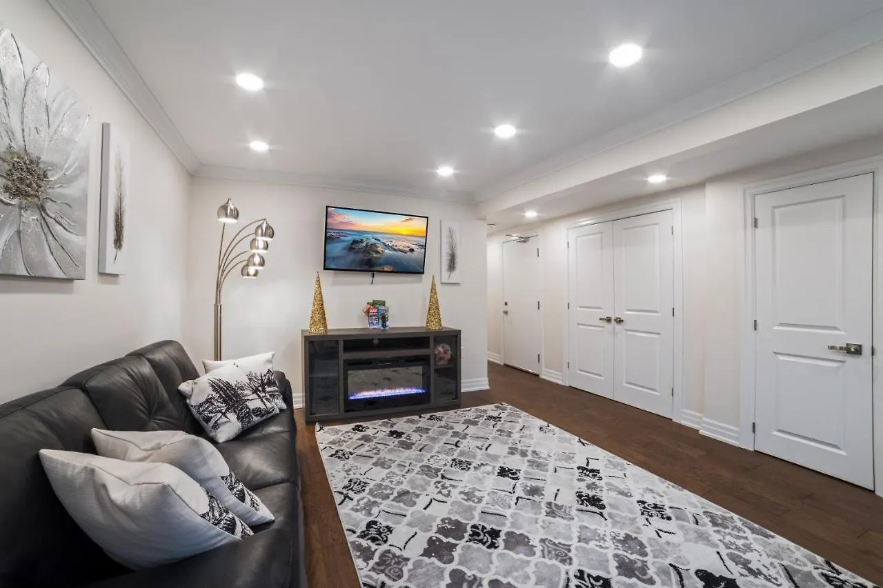 Luxury 2 Bedroom High Park Residence, Roncesvalles Village Toronto Apartment